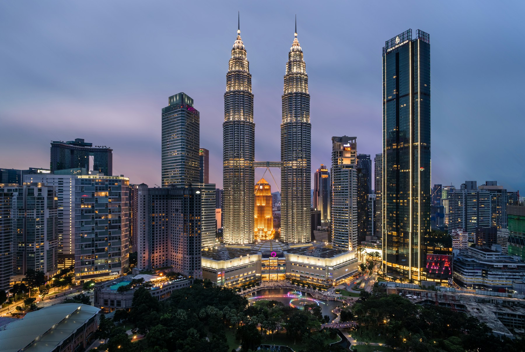 Batu Caves, Thean Hou Temple & Kuala Lumpur Highlights Tour